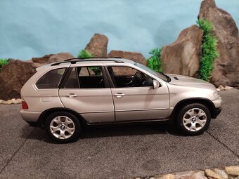 Prodám model 1:18 BMW X5 KYOSHO - 5