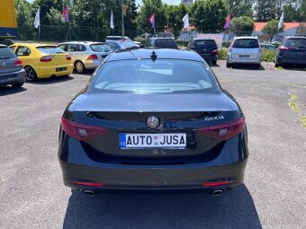 Alfa Romeo Giulia - 5