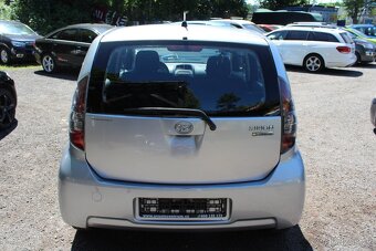 Daihatsu Sirion - 5
