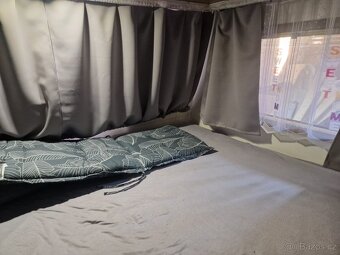 Prodám karavan 6 m – po velké opravě, plně funkční – 89 000 - 5