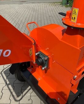 Štěpkovač benzinový drtič větví CRBX 44 - 5