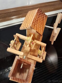 Dřevěný hrací strojek - 5