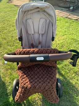 Dětská nepadací puffy deka na sportovní kočárek holubí modř - 5