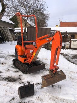 Minibagr Kubota U10 s nulovým přesahem zádě - 5