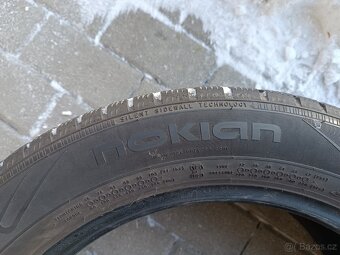 PRODÁM ZIMNÍ PNEU 215/55R17 - 5