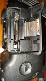 Canon EOS 30D (pouze tělo a bateriový grip) - 5