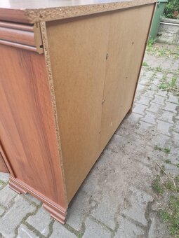Větší krásná komoda - 5