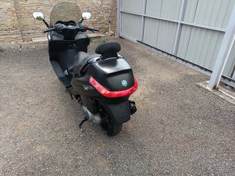 Piaggio xevo 125 Cz doklady v ceně Černý 1 - 5