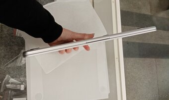 MacBook Air 13" 2025 M4 10-core 16/256GB zár 9/2026 - 5