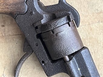 Starý revolver Lefoš - 5