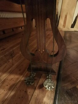 Klavírní křídlo. - 5