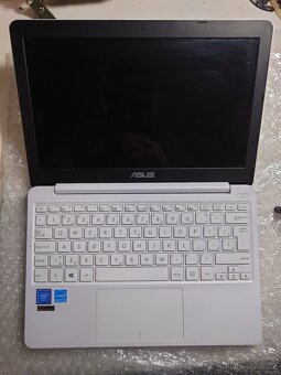 Asus E203N - 5
