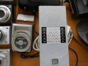 12kusů fotoaparátů +1x expozimetr Leningrad 4 +blesk - 5