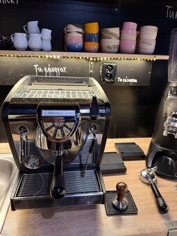 Kávovar Nuova Simonelli - Musica + Mlýnek Compak F8 - 5