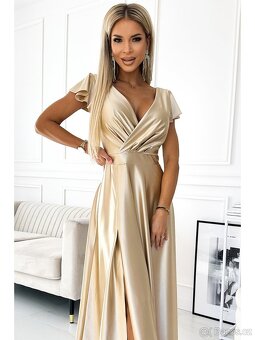 Zlaté lesklé maxi šaty s výstřihem CRYSTA - 5