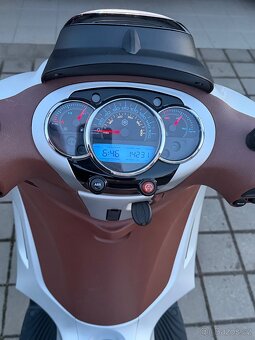 Piaggio Beverly 300i - 5