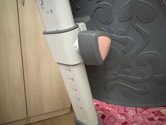 Prodám rostoucí stůl a židli - 5