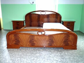 italská lakovaná postel +2 x noční stolky+ 2 x rošty - 5