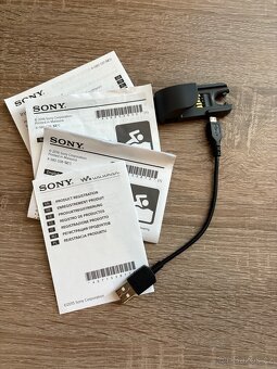 sluchátka Sony WALKMAN NWW-S413B černý - 5