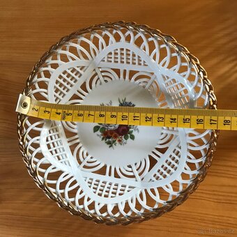 Porcelánové košíky prolamované s květinovým vzorem - 5