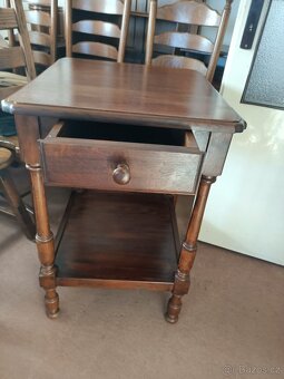 Rustikální jídelní stůl se spodní deskou a zásuvkou . - 5