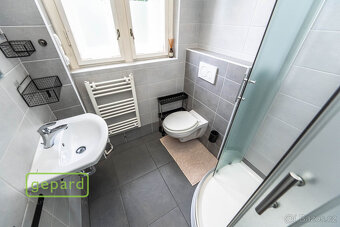 Spoluvlastnický podíl 1/2, rodinný dům Káranská, Praha 10 -  - 5