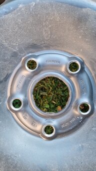 Zimaky na plechu ze superb 2. Pneu 205/55 r16 - 5