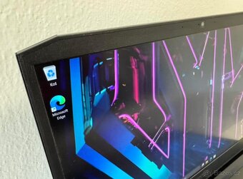 Prodám Acer Predator Triton 300 + napájecí adaptér - 5