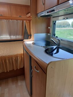 Prodám karavan Hobby 400sf,r.v.2004 + mover + předstan. - 5