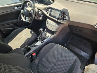 Peugeot 308 SW BlueHDi 130 Business rok 03/2021 - 5