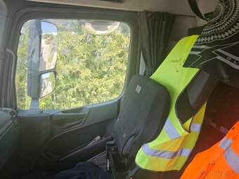 Tahač návěsů Mercedes Benz 26510 - 5