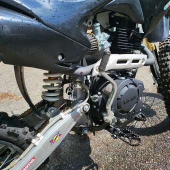 PRODÁM NEJEŽDĚNÝ PITBIKE 250cc - 5