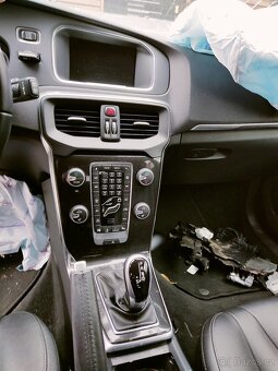 Volvo V40 Inscription D2 88kw - Náhradní díly - 5