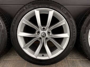 Originál Škoda Superb 235/45 r18 - 5