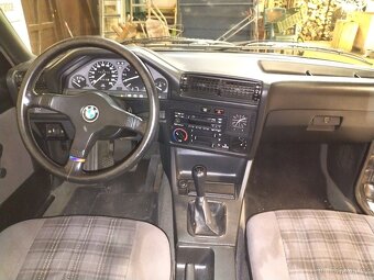BMW E30 318is - 5