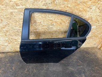 LEVÉ ZADNÍ DVEŘE BMW E90/91 SCHWARZ - 5