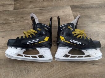 Brusle Bauer Supreme M3 Int 4.0 / EUR 37,5 EE - 5