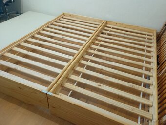 Prodám rozkládací postel pro 3 z masivu + 2 matrace - 5