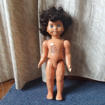 Stará panenka brečící. mrkací , chodící HAMIRO z 60 -70 let - 5