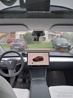 PRONÁJEM TESLY Y NA TAXI PRAHA - 5