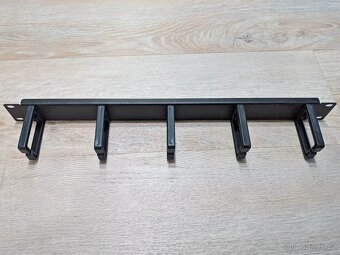 1U kabelový organizér s oky - 5