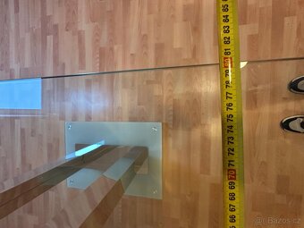 Prodám skleněný málo používaný stůl vč. 4 ks židlí a konfere - 5