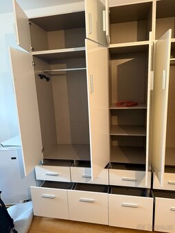 Šatní skříň CELIA bílá vysoký lesk 4 dveř. - 5