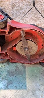 Prodám elektrickou sekačku na trávu Nová cena 300,- Kč - 5