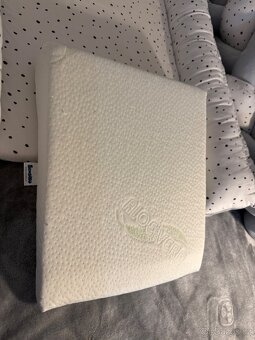 Dětská postýlka IKEA 120×60 cm + matrace Träumeland + výbava - 5
