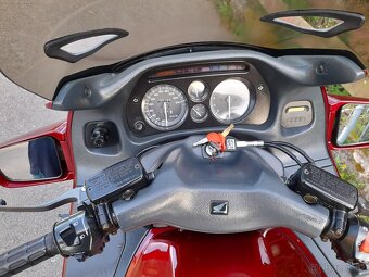 Honda ST 1100 - 5
