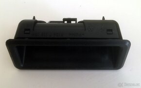 Zbytky dílů BMW E61 - kryt kufru, madlo dveří, spínač kufru - 5