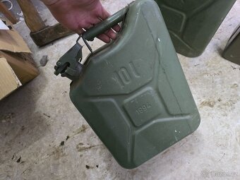 Plechové kanistry 2x10l a 2x5l - 5