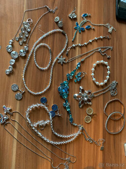 Sbírka bižuterie se Swarovski + stříbrné šperky, dětské náuš - 5
