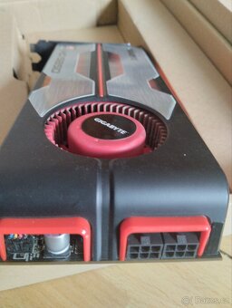 ATI Radeon HD 5850 1GB GDDR5 PCIe GV-R585D5-1GD-B - 5